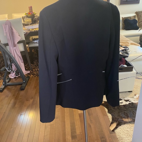 Black jacket - Picture 3 of 6